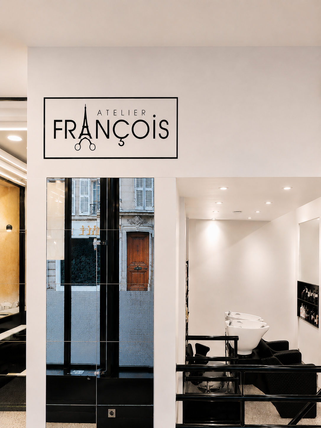 Atelier François — pancarte à l'entrée du salon